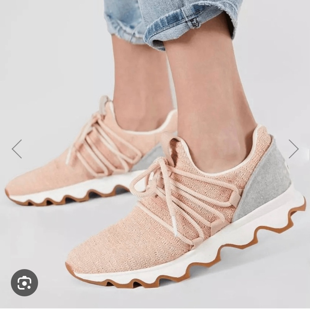 New! Sorel women lace up kinetic sneakers